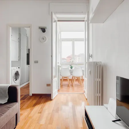 Roncaglia 25, 4 Guests And Balcony * Milano