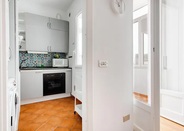 Deltico; 4 Guests In Washington Area * Milano